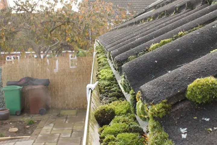 Gutter cleaning by Geyserclean in Milton Keynes, before treatment